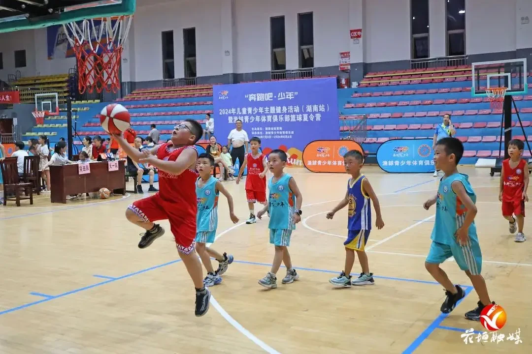 小学生如何开始学习篮球接球技巧?_1
